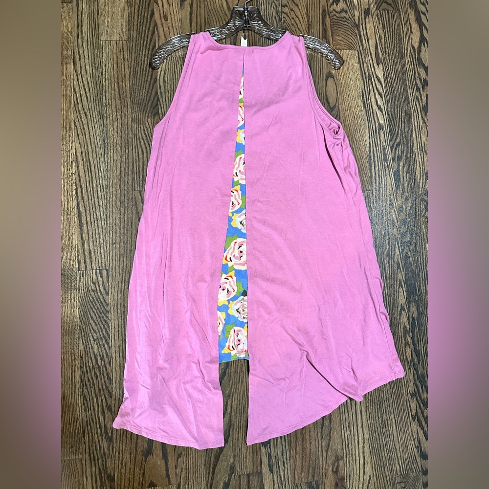 Matilda Jane women’s pink and floral handkerchief hem top, NWOT Size Medium